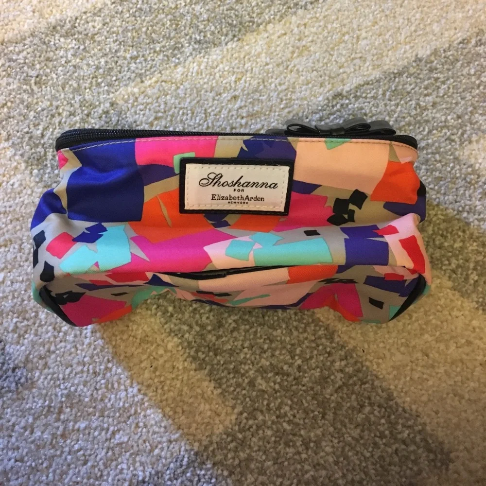 NEW Elizabeth Arden Cosmetic Case